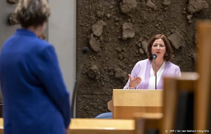 minister zorgwerkgevers moeten aangifte tegen geweld gaan doen