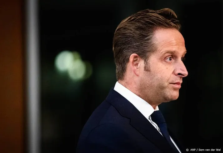 ministers bespreken mogelijke gevolgen britse coronamutant