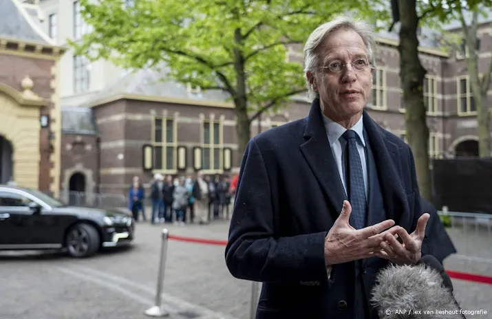 ministers scherp op affaire derksen ontluisterend en kwetsend