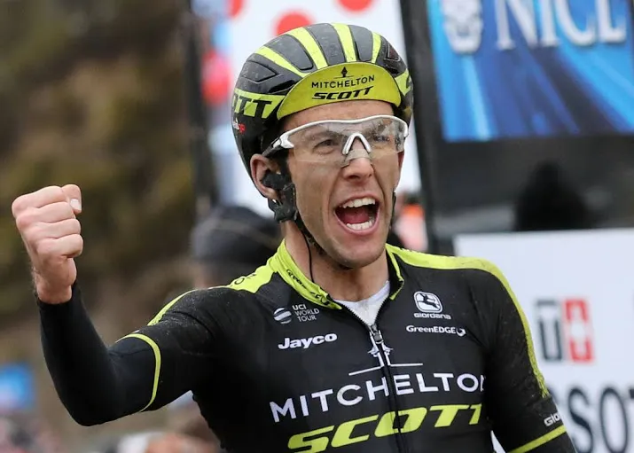 mitchelton scott met twee kopmannen in giro