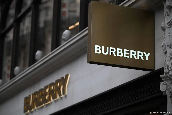 modebedrijf burberry merkt afzwakking luxemarkt