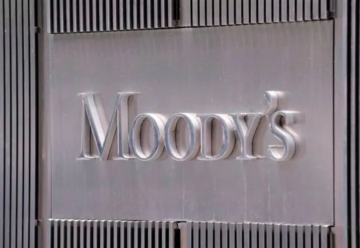 moodys overweegt lagere rating banken italie