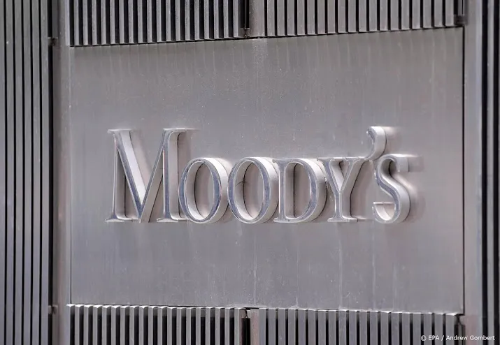 moodys wat positiever over suriname