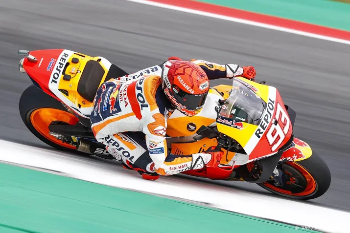 motorracer marquez ongedeerd na zware crash in assen