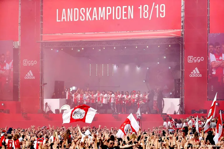 museumplein eert nouri