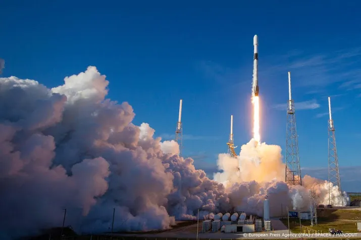 musk hint op beursgang satellietnetwerk in opbouw starlink