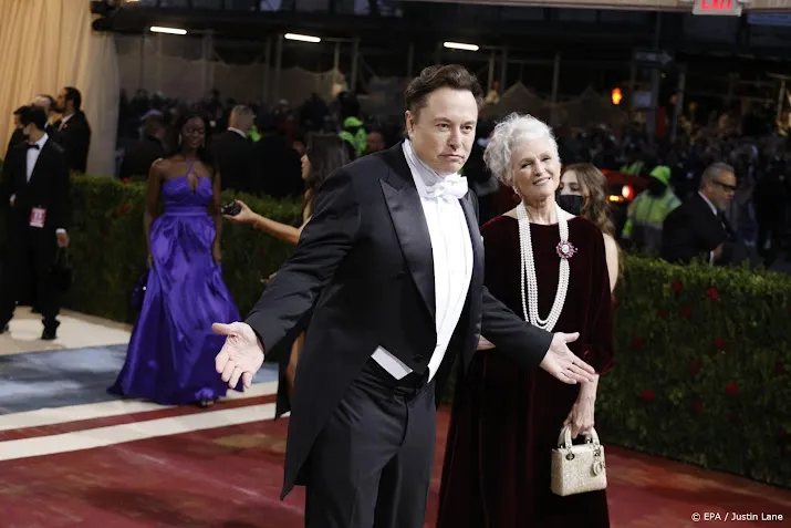 musk pauzeert overname twitter om onduidelijkheid spamaccounts