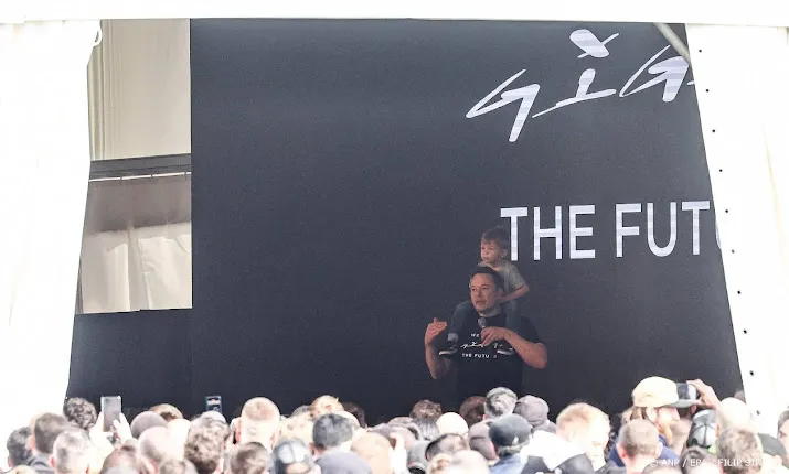 musk steunt personeel duitse tesla fabriek na aanslag