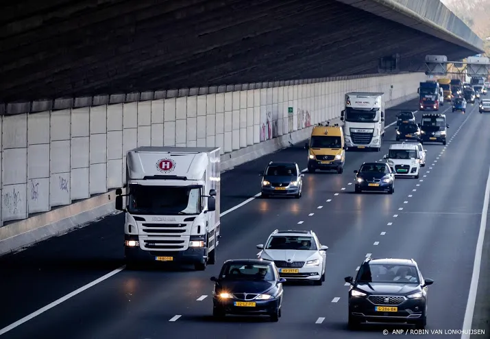 na 20 00 uur drukker in ov en op de weg dan tijdens eerste golf
