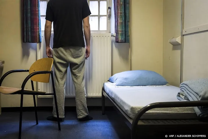 na toiletbezoek ontsnapte tbser is terug in groningse kliniek