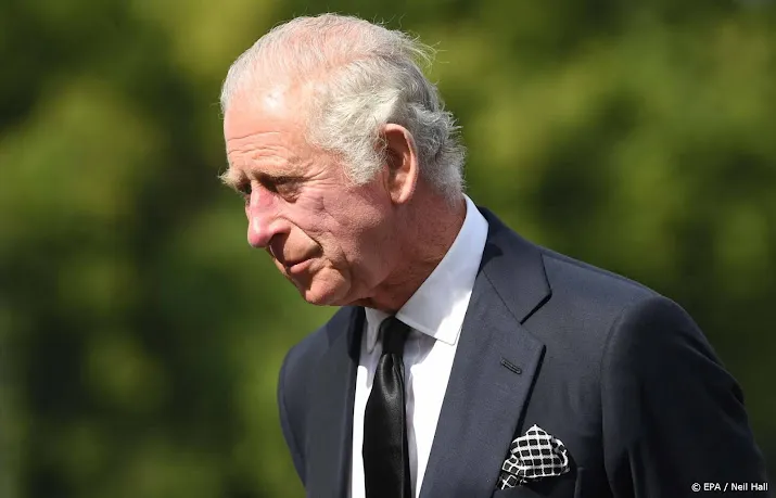 naast kroon gaan ook bezittingen queen over naar charles