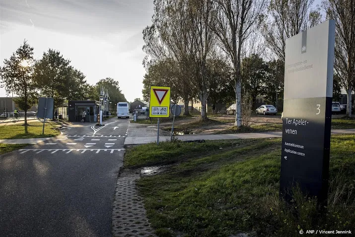 nareizigers niet meer naar ter apel maar naar zevenaar