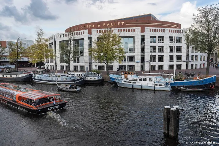 nationale opera ballet maakt mondkapjes voor zorgpersoneel