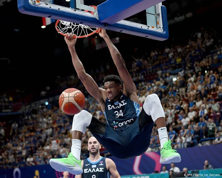 nba ster antetokounmpo scoort er weer op los