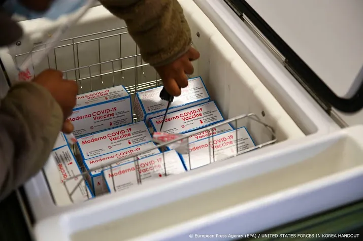 nederland doneert extra geld voor coronavaccins voor arme landen