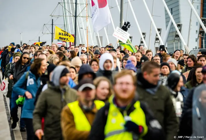 nederland in verzet demonstreert in den haag