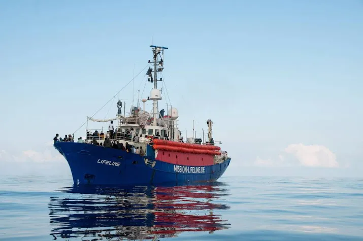 nederland neemt migranten lifeline op
