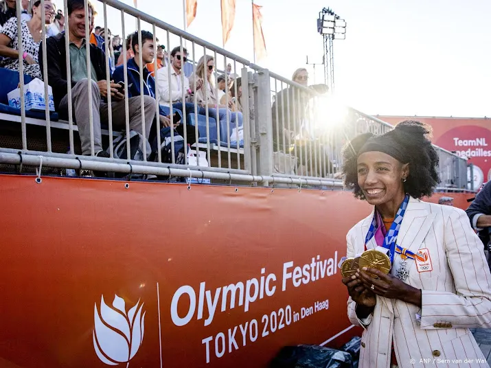 nederlandse olympiers gehuldigd op strand in scheveningen