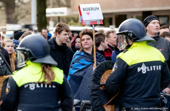 negen aanhoudingen 106 bekeuringen bij boerenprotest