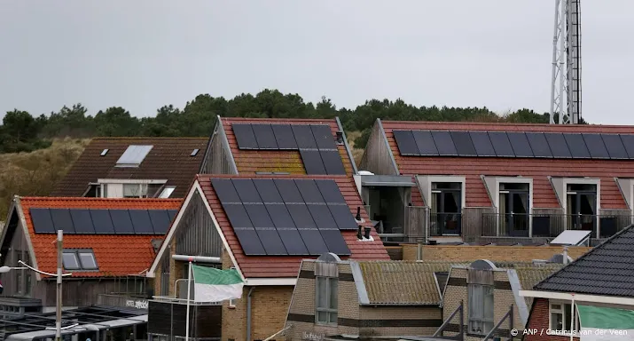 netbeheerder wil dat regeling zonnepanelen stopt vanwege vol net