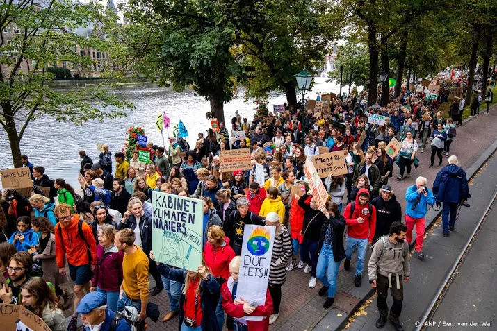 nieuwe klimaatmars vijf jaar na het akkoord van parijs