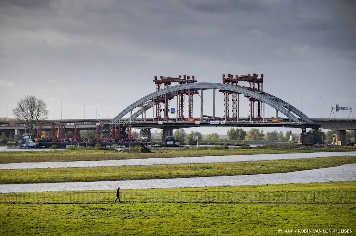 nieuwe poging verwijderen boogbrug vianen