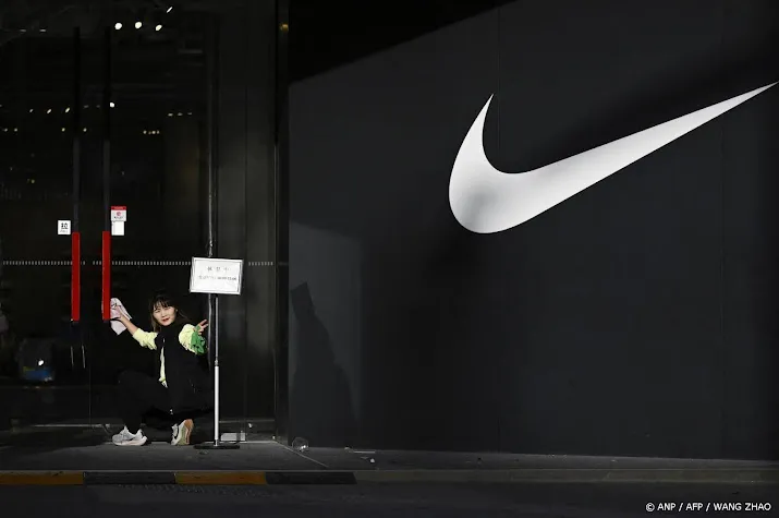 nike ziet verkopen in noord amerika en china aantrekken