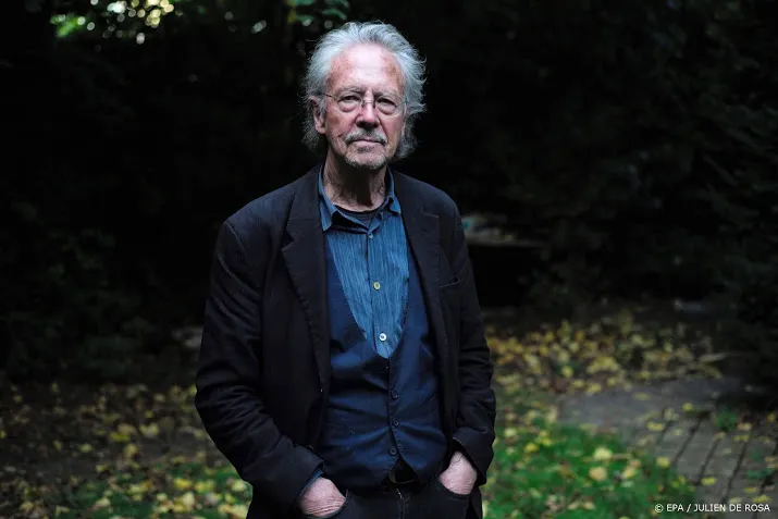 nobelprijswinnaar handke verwerpt kritiek