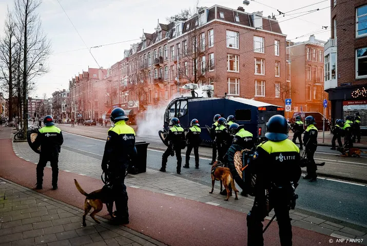 noodbevel amsterdam aanwezigen moeten museumplein verlaten