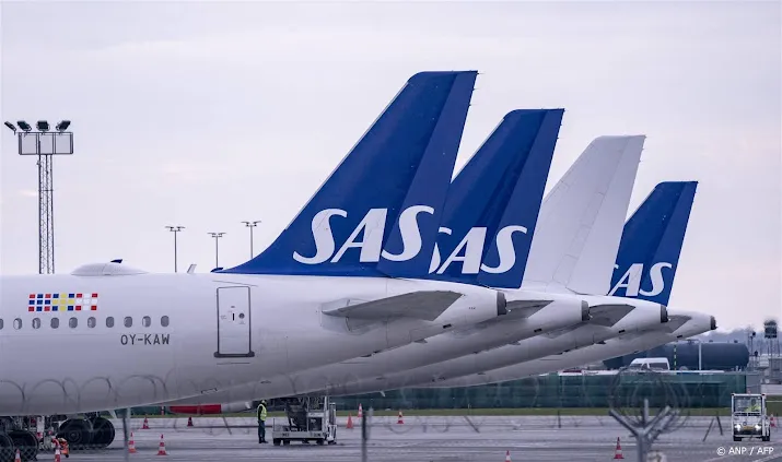 noodlijdende vliegmaatschappij sas dieper in de rode cijfers