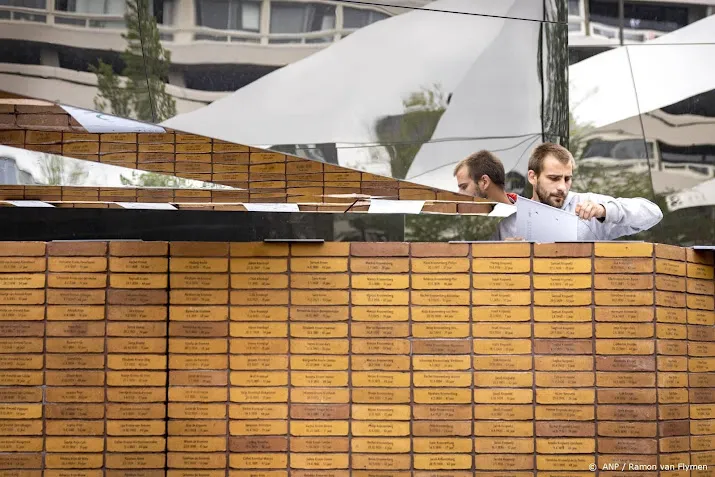 noodverordening tijdens onthulling namenmonument in amsterdam