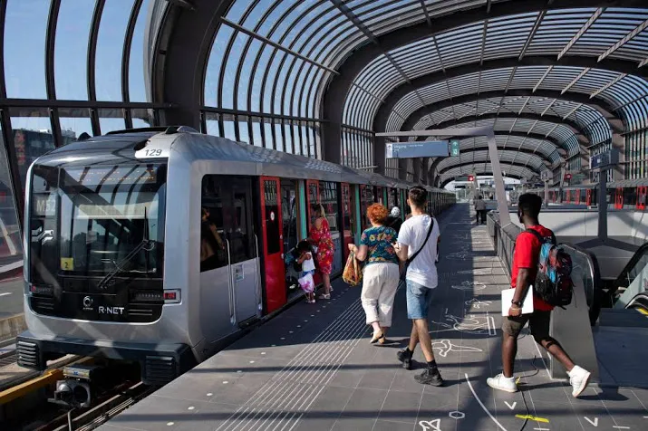 noord zuidlijn trekt 72 000 reizigers per dag