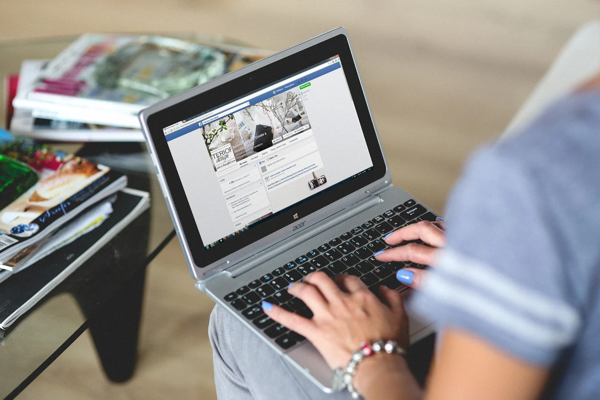 notebook internetten laptop pc vrouw hq pixabay