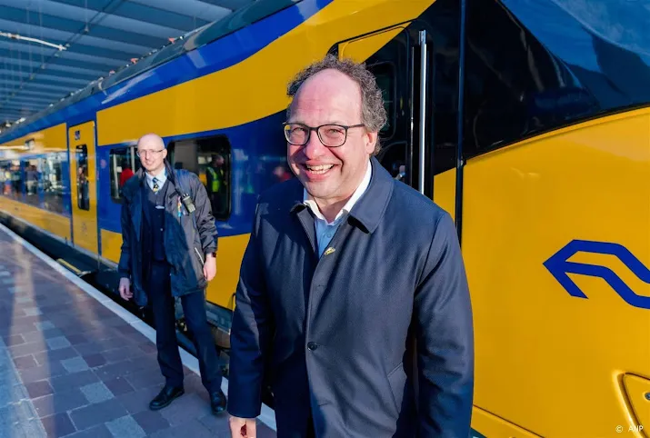 ns baas koolmees wil vanaf 2026 spitsheffing tegen volle treinen