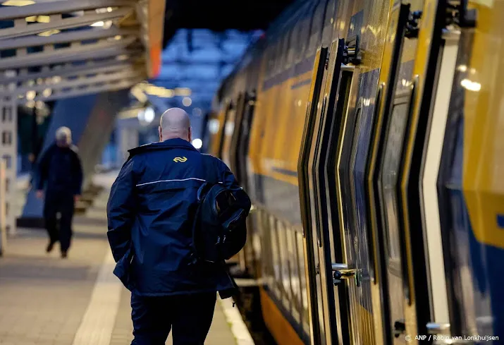 ns beveiligers en kantoorpersoneel pas in 2023 op de trein