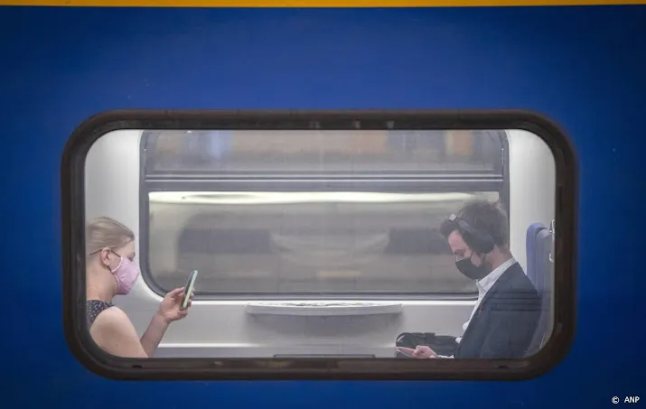 ns raadt af de trein naar belgie te pakken want die zijn te vol