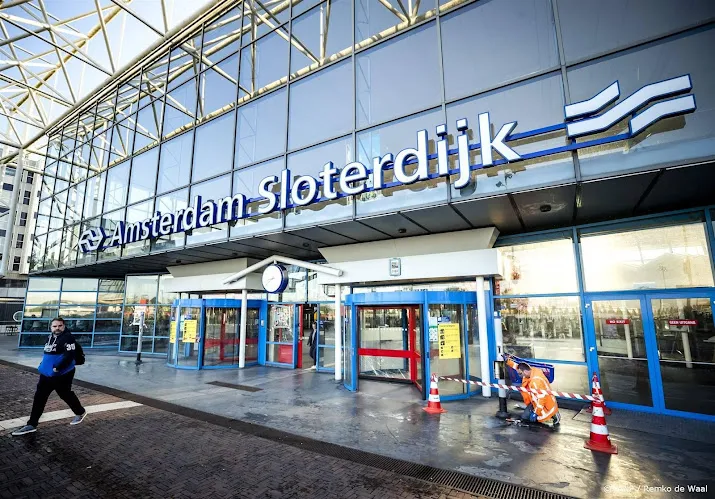 ns tussen sloterdijk en haarlem alleen bussen in weekend