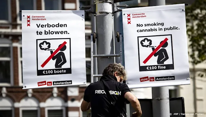 nul boetes 700 waarschuwingen uitgedeeld om blowverbod amsterdam