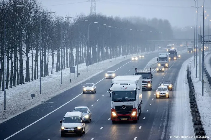ochtendspits vroeg begonnen vanwege ongelukken door gladheid
