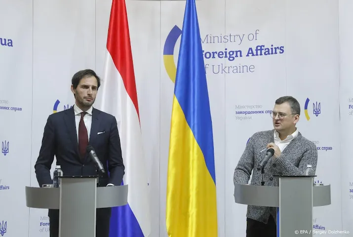 oekraiense minister koeleba bezoekt hoekstra in schuilkelder
