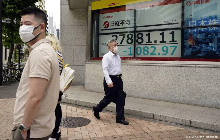 oliebedrijven helpen nikkei aan kleine winst