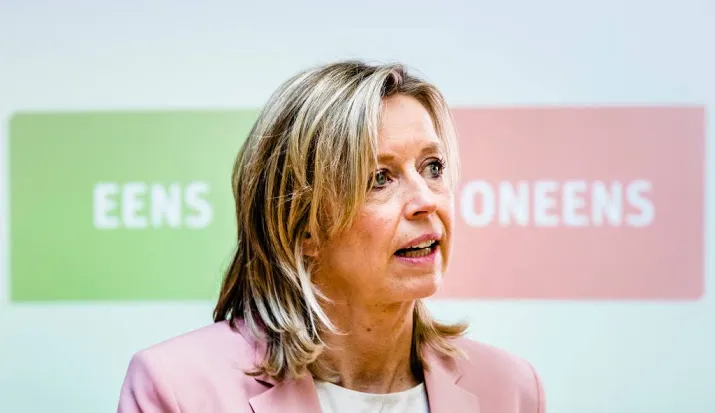 ollongren tijd nemen voor referendumuitslag