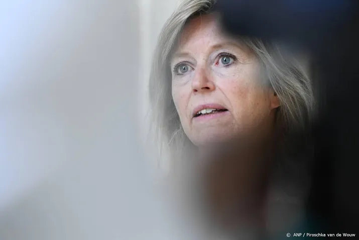 ollongren wil makelaars spreken over ondoorzichtige woningverkoop