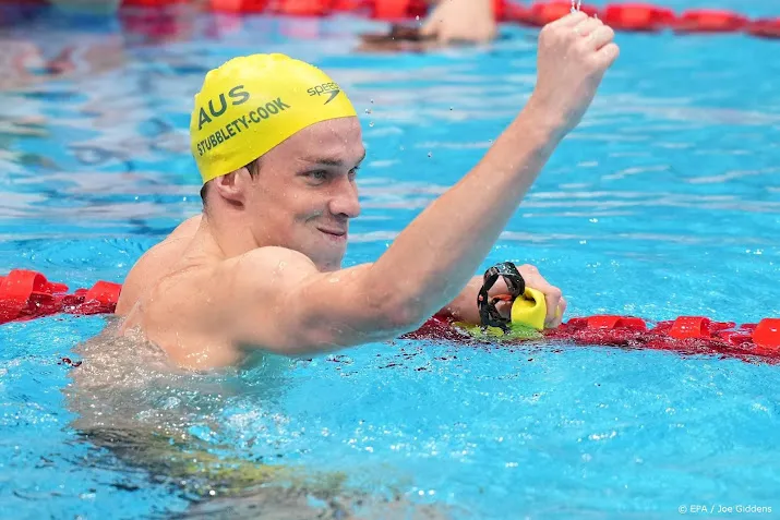 olympisch kampioen stubblety cook zwemt wereldrecord 200 school