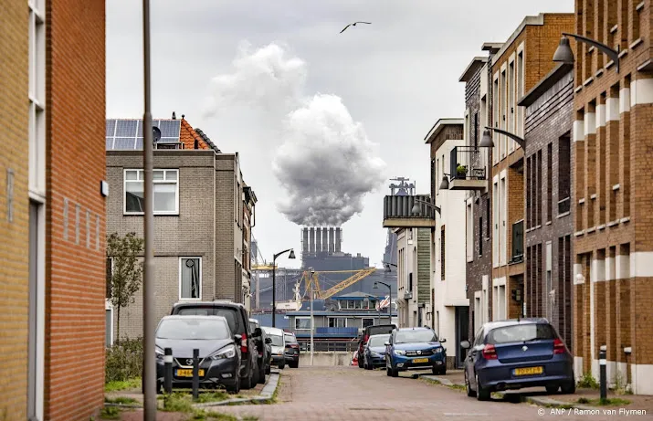 om eist geldboete voor grafietregens vanaf terrein tata