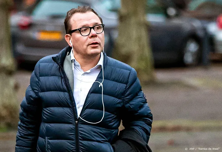 om en advocaat laat gokmen t zichzelf verdedigen