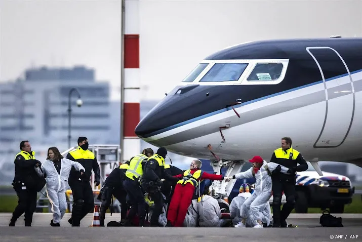 om erkent weer fouten bij identificatie klimaatactivisten schiphol