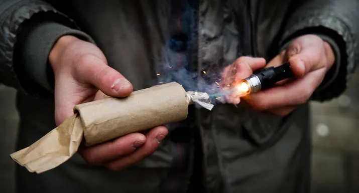 om gooien vuurwerk kan poging doodslag zijn