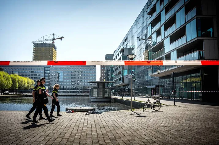 om houdt alle opties steekpartij den haag open