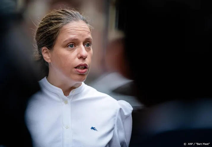 om neemt aangiftes boeren tegen minister niet in behandeling